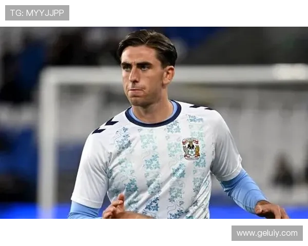 哈德斯菲尔德俱乐部积极引援备战新赛季力争重返英冠赛场