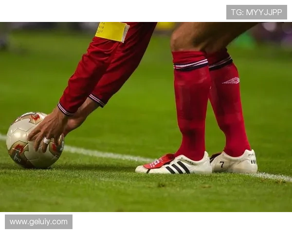 世界杯用球材质演变与创新分析：从传统皮革到现代科技材料的革新之路