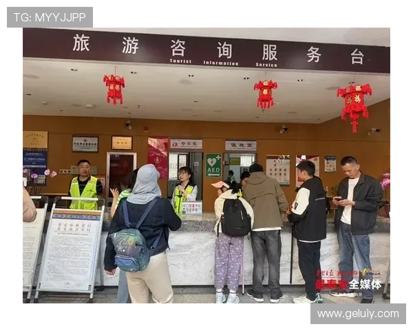 泰山陪爬服务因游客激增价格翻倍引热议反映个性化旅游新趋势