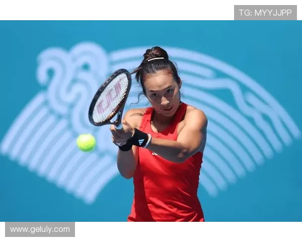 网球红土地的材质组成与特点解析及其对比赛的影响