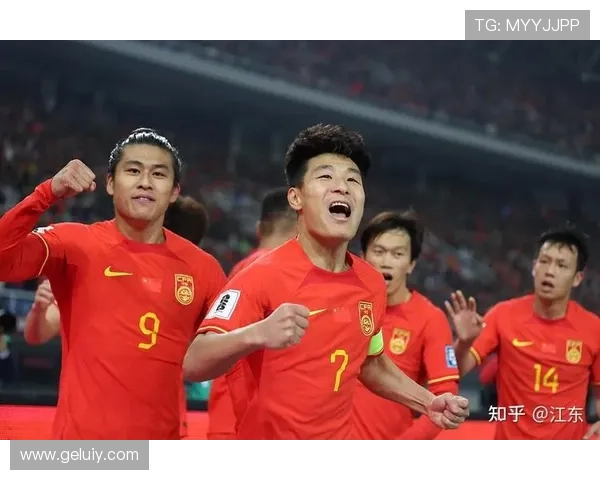 中国足球队迎战亚洲劲旅 备战世界杯预选赛 展现新阵容新战术